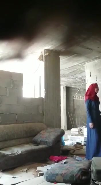 سورية تتناك من جارها داخل مبنى مهجور. سكس محجبات ساخن وفتاة محجبة تتناك نيك أمامي ونيك خلفي ساخن جداً.