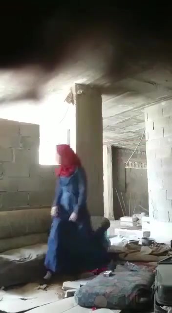 سورية تتناك من جارها داخل مبنى مهجور. سكس محجبات ساخن وفتاة محجبة تتناك نيك أمامي ونيك خلفي ساخن جداً.