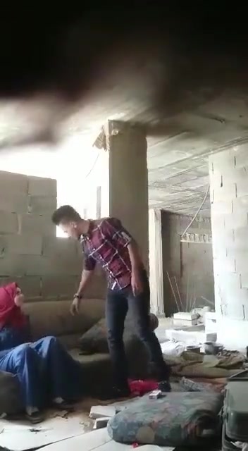 سورية تتناك من جارها داخل مبنى مهجور. سكس محجبات ساخن وفتاة محجبة تتناك نيك أمامي ونيك خلفي ساخن جداً.