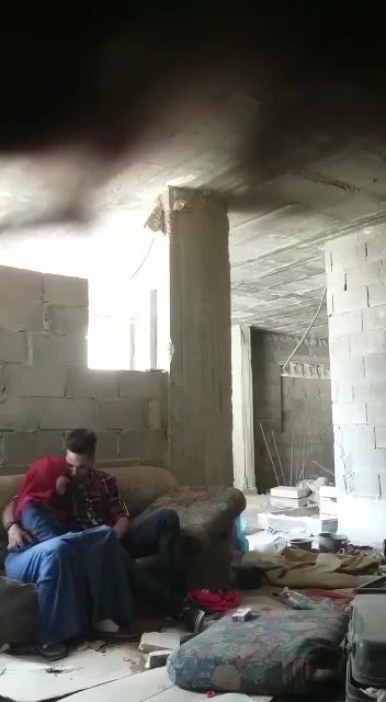نيك محجبة سورية في بيت مهجور من مقاطع الفيديو الإباحية المجانية. محجبة تنيك في وجهها ثم تملىء في مشهد مطبخي