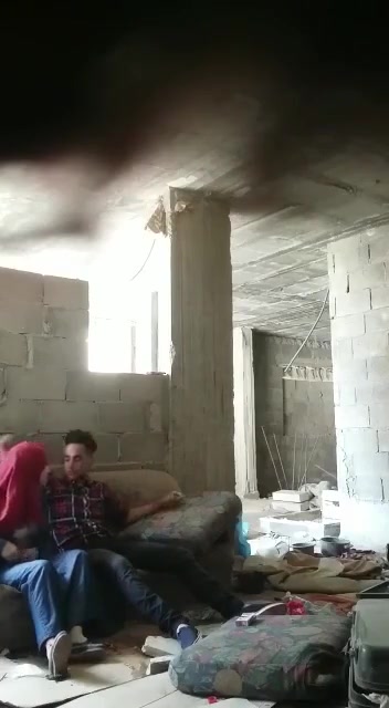 فتاة محجبة مع خطيبها في بيت مهجور الفتيات العربيات الساخنة