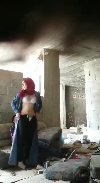 مشاهدة جميع افلام السكس الخاصة بـ محجبة تتناك في بيت مهجور بتصوير مخفي