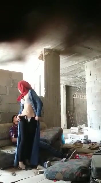 مشاهدة جميع افلام السكس الخاصة بـ محجبة تتناك في بيت مهجور بتصوير مخفي