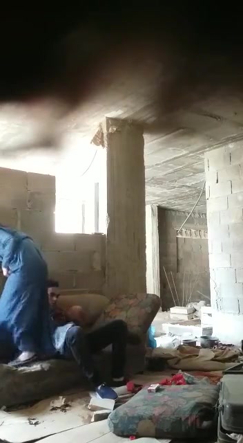 محجبة في بيت مهجور