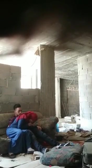 يخلي الشرموطة المحجبة ترضع زبه ببيت مهجور