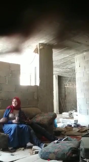 فتاة محجبة ترضع الزب وتتناك في مكان مهجور. جندي ينيك محجبة في مكان مهجور. سكس ... شرموطة محجبة تتناك من الدكتور في بيته ويفشخ كسها نيك. اسخن جنس