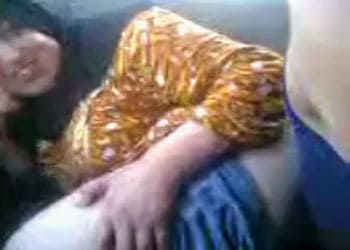 سكس عراقي ينك شرموطة بالسيارة تبيع نفسها من اجل نفسها , معيدية بالسيارة - سكس عراقي
