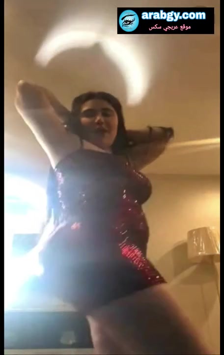 فضيحة انجى خورى انجي خوري بقميص نوم بدون اندر وظهور كسها بالغلط
