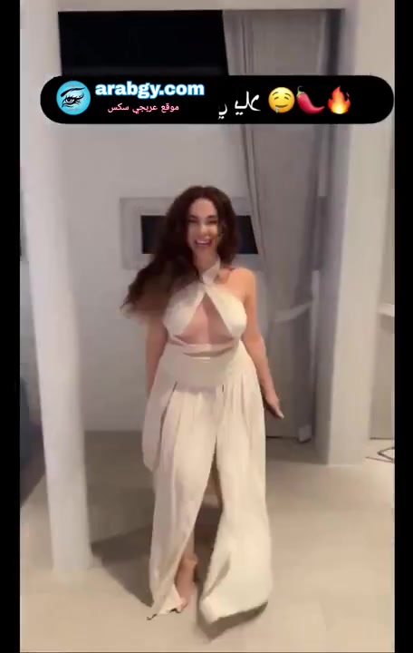 سكس نايا وانطونيو ترقصله وتدلعه ببزازها وكلامها الممحون