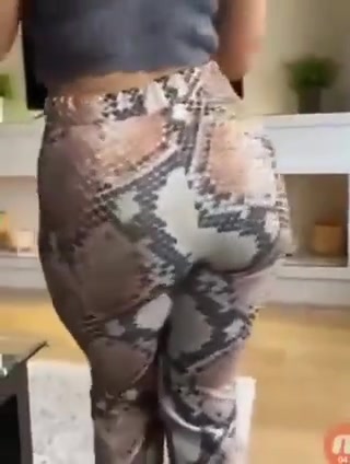 سكس عربي. انطونيو سليمان ينيج جارته بحجه اكو صوت وضجيج نيج خليجي