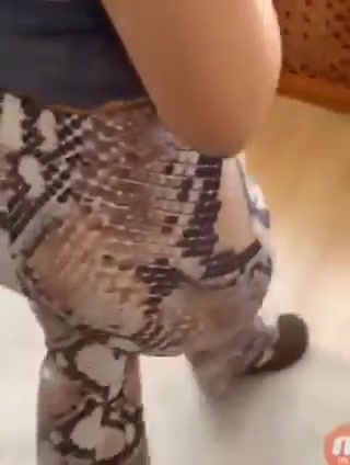 سكس عربي. انطونيو سليمان ينيج جارته بحجه اكو صوت وضجيج نيج خليجي