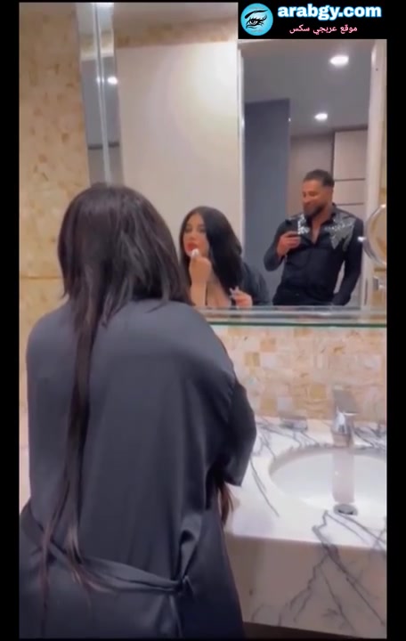 سكس انجي خوري وانطونيو سليمان يلعب بطيزها وهي تقله لاتلعب. سكس انجي خوري وانطونيو سليمان كسها حميان بعد ما تخلص رقص ينيكها في سريره